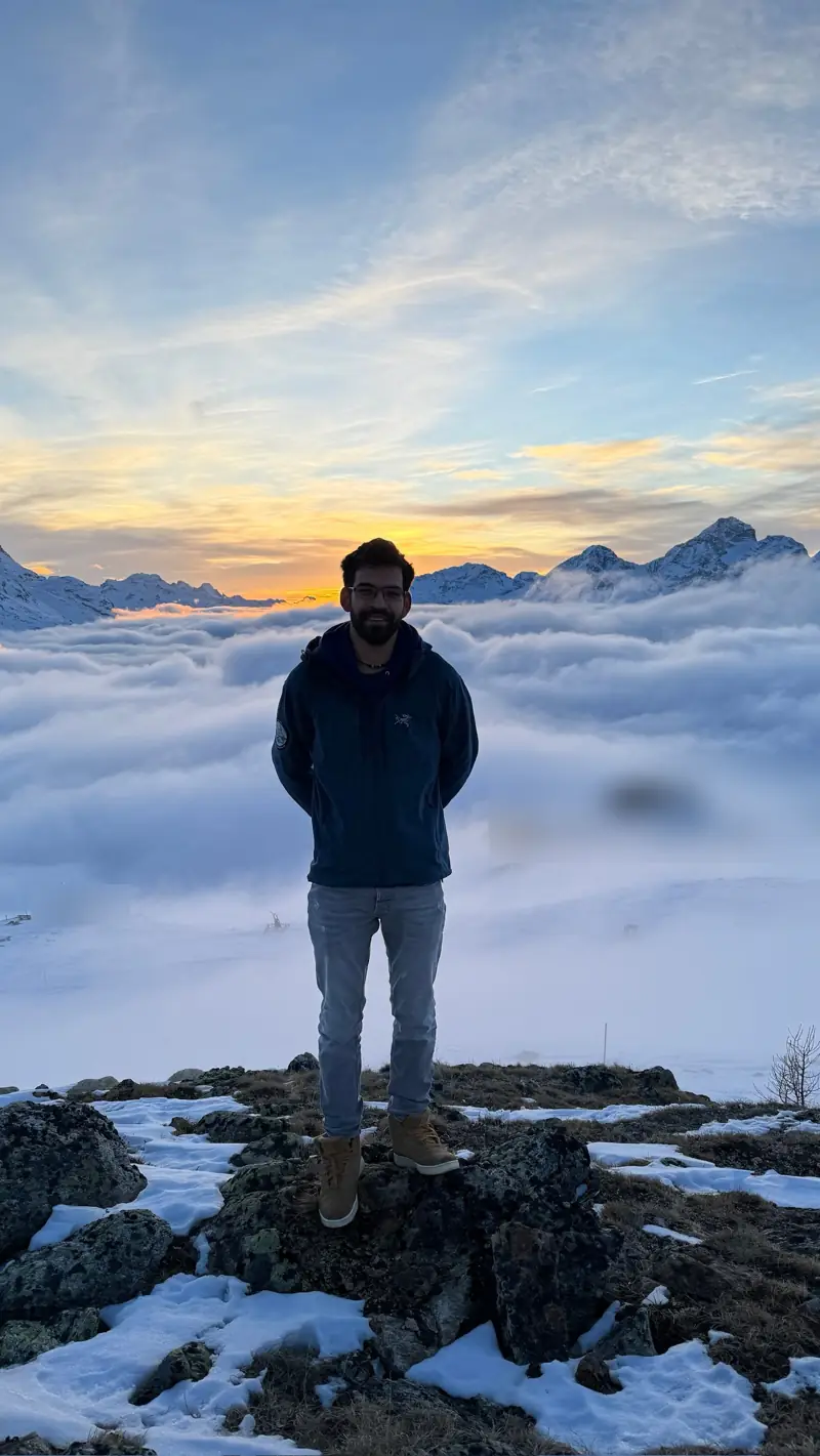 Emmanuel Thangiah über dem Nebelmeer
